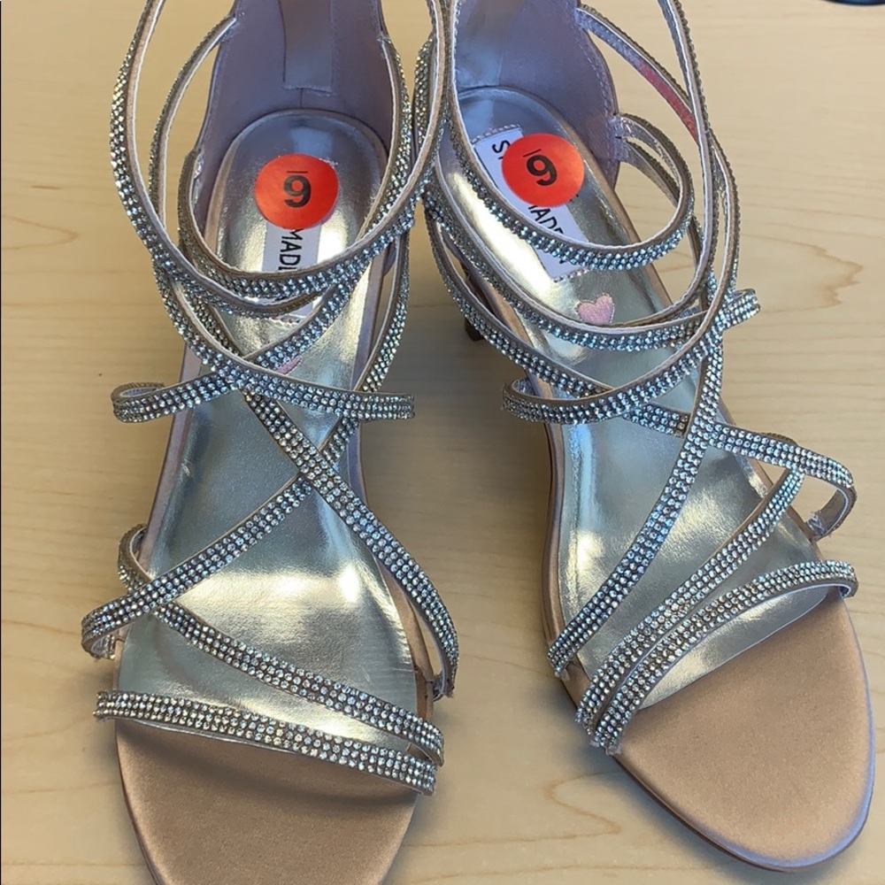 New Steve Madden rhinestones Satin heels sz 6